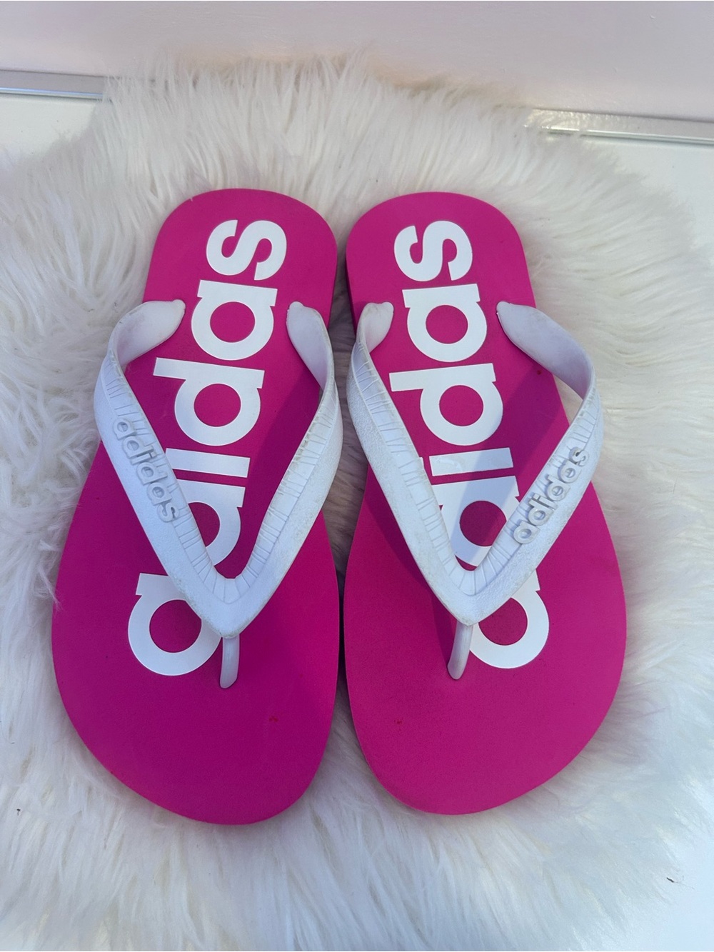 Women’s Adidas Eezay flip flops in shock pink and white colorway. Size 6 EUC